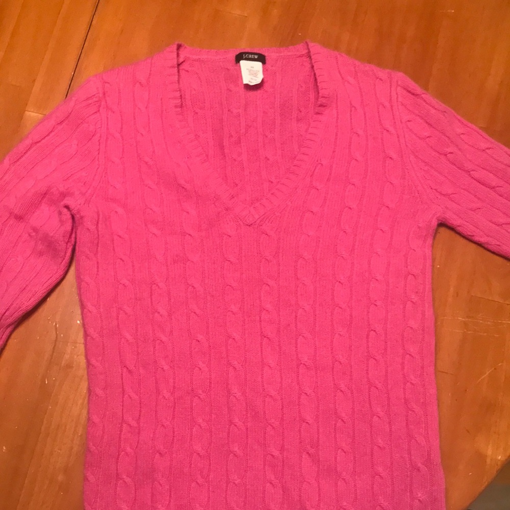 JCrew pink vneck cable knit sweater. Mint condition. Size XS